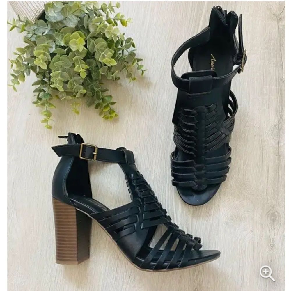 American Eagle black heeled Sandals 7
